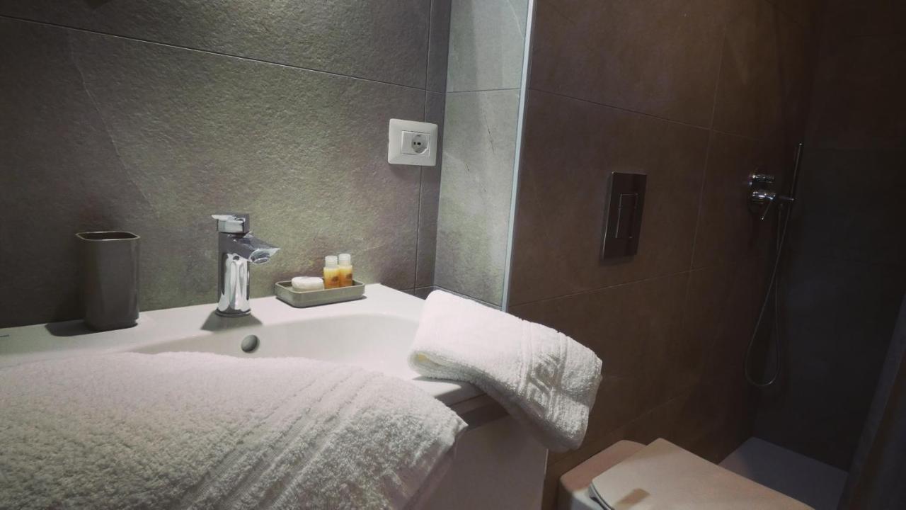 Domus 190 Rooms วาเรเซ ภายนอก รูปภาพ